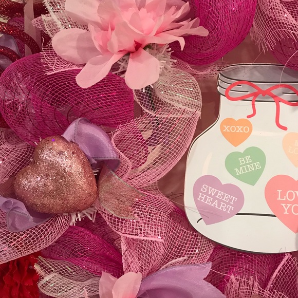 Valentine’s Day Wreath - Picture 2 of 3